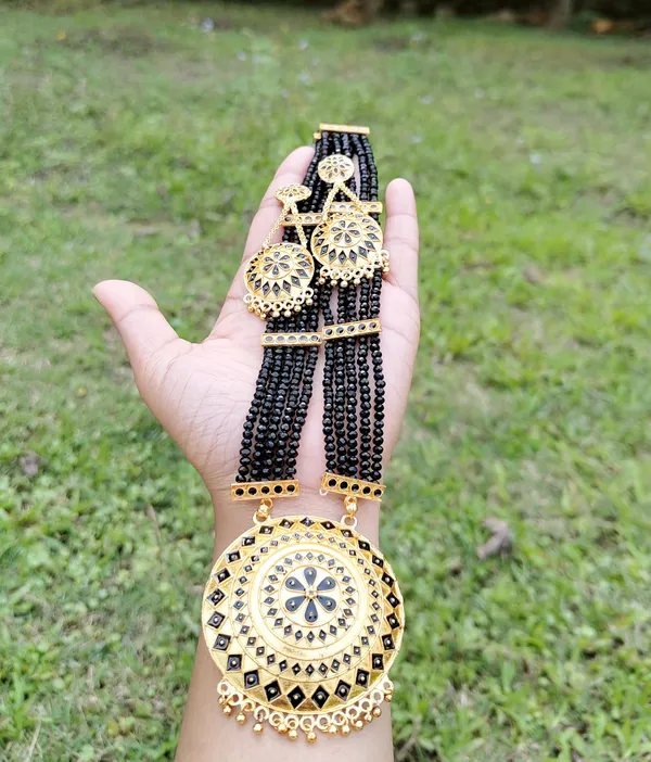 Assamese_Traditional_Gold_Plated_Copper_Based_Black_Colour_Japi_Tassel_Jewellery_Set_For_Women